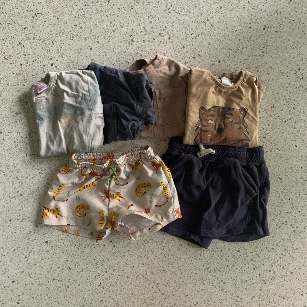 Zara lot, 2-3yrs size, 4 t-shirts and 2 pair of shorts